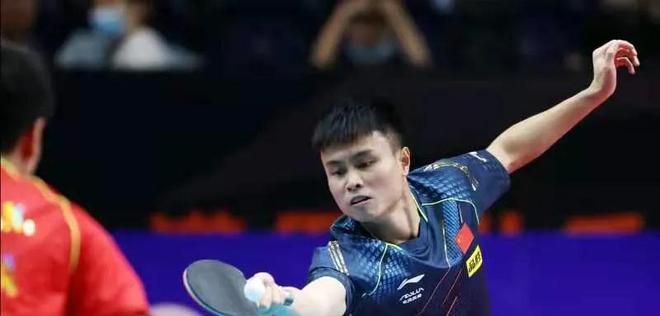 场展开角逐 场展开角逐