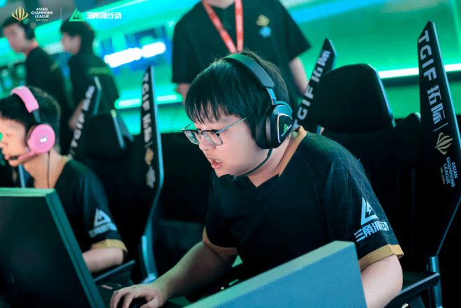 与场下的情 与场下的情